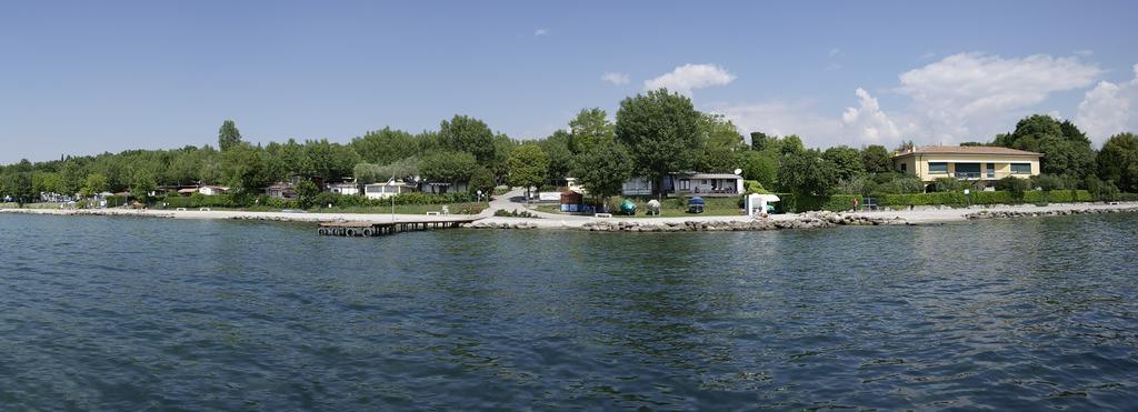 Campeggio Delle Rose Moniga del Garda ภายนอก รูปภาพ