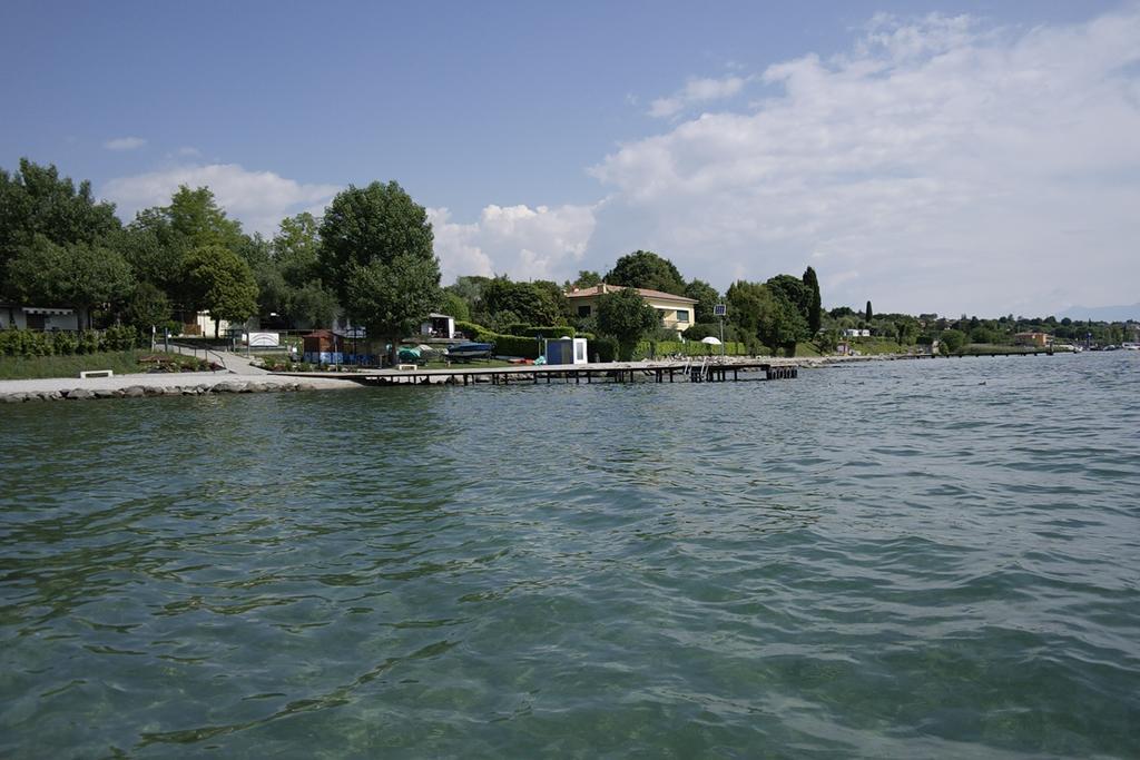 Campeggio Delle Rose Moniga del Garda ภายนอก รูปภาพ