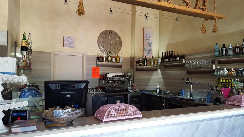 Campeggio Delle Rose Moniga del Garda ภายนอก รูปภาพ
